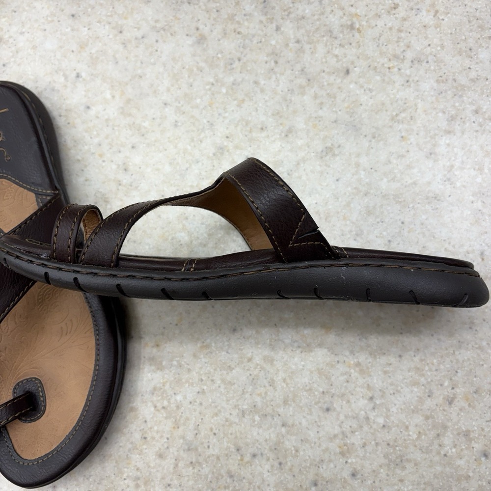 B.O.C. Women Sz 7M Leather Sandals Toe Loop Brown Alisha Born Flat - Picture 5 of 8